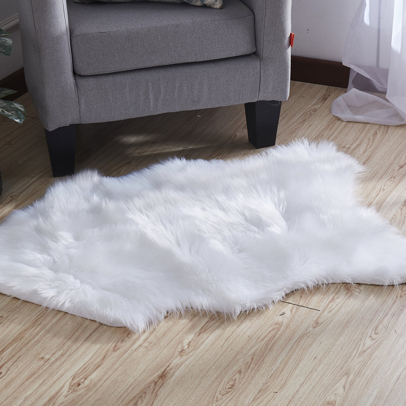 House of Hampton Harworth Luxury HandTufted Faux Fur White Area Rug